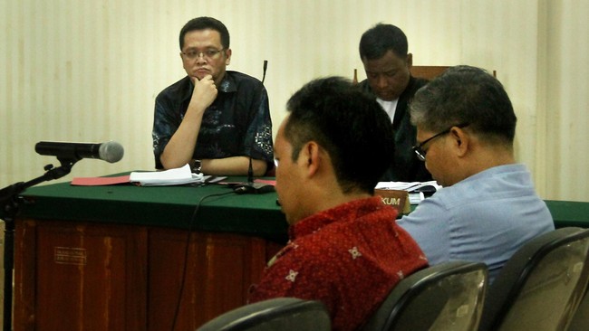 Yusuf yang sejatinya seorang supir ditunjuk menjadi Direkrut Arca Mandiri untuk menandatangani cek terkait tender proyek pengadaan alat kesehatan.