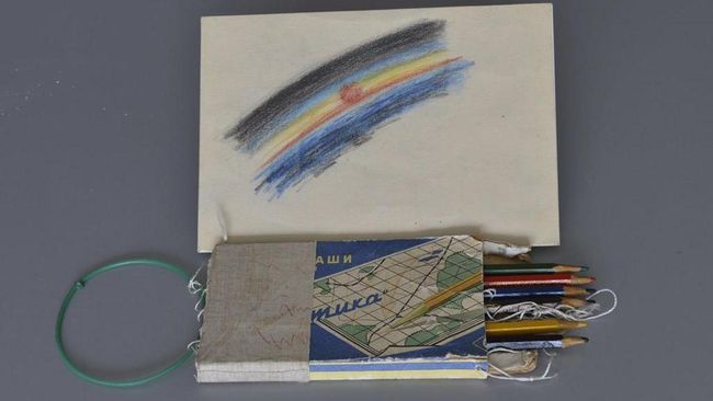 Saat menjelajah luar angkasa pada 1965, Alexei Leonov juga menggambar matahari. Lukisan itu akan dipamerkan di Museum Sains, London, bulan ini.