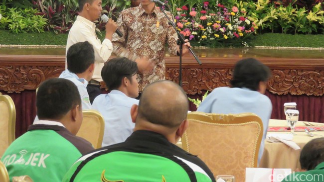 Menurut Presiden Jokowi pemerintah tidak akan tinggal diam dalam menyikapi banyaknya laporan kejadian pemutusan hubungan kerja yang dialami para pekerja.