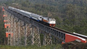 Longsor Teratasi, Kereta Jakarta-Bandung Sudah Bisa Melintas