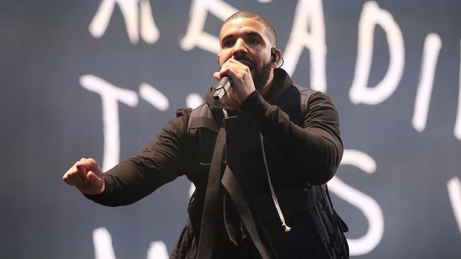 Saat banyak orang asyik memarodikan Hotline Bling, sebaliknya Adele malah tertarik bekerja sama dengan penyanyi lagu itu, Drake.
