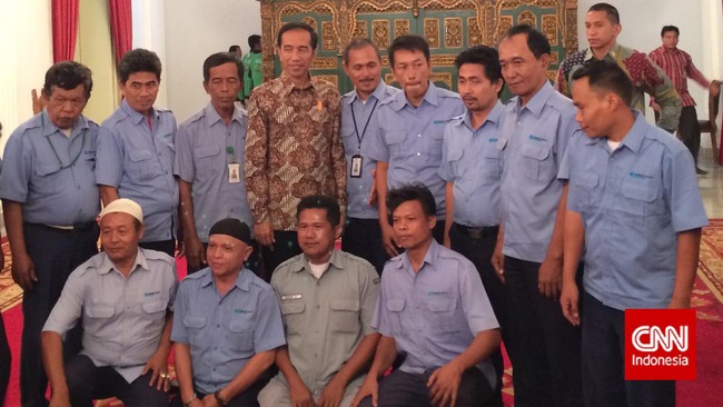 Presiden Jokowi mengundang puluhan sopir angkutan umum, termasuk sopir ojek dan Gojek, untuk makan siang di Istana Negara, Istana Kepresidenan.