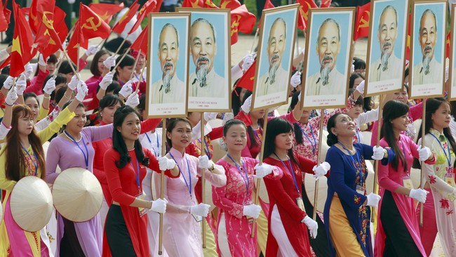 Vietnam merayakan 70 tahun kemerdekaannya dengan parade ribuan pasukan tentara dan penduduk di Hanoi, Rabu (2/9).