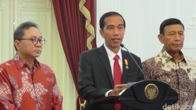 Anggota Fraksi Gerindra Martin Hutabarat menyatakan bergabungnya Partai Amanat Nasional ke dalam pemerintahan adalah hak politik sebuah partai.