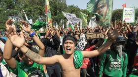 Bonek: Kami Kubur Kerinduan pada Sepak Bola Dalam-dalam