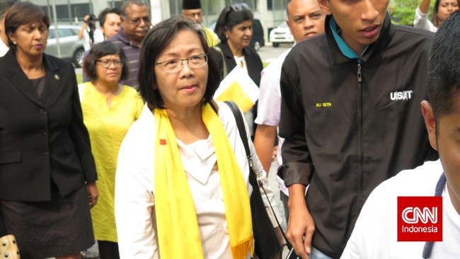 Kepolisian Malaysia menahan Ketua Bersih, Maria Chin, sehari menjelang rencana aksi demonstrasi yang menuntut PM Najib Razak untuk mundur.
