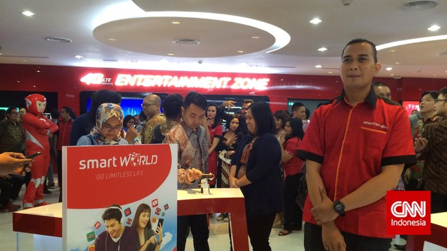 Agar pengguna bisa merasakan pengalaman 4G LTE Advanced, Smartfren menawarkan galeri one stop service di Jakarta.