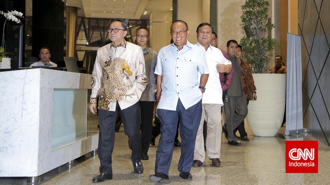 Menteri Koordinator bidang Pemberdayaan Manusia dan Kebudayaan Puan Maharani memandang wajar jika Presiden menerima masukan dari Agung dan Ical.