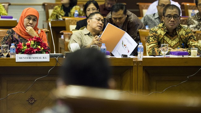 Uang tersebut akan diberikan kepada warga miskin terpapar kabut asap dengan mekanisme Kartu Keluarga Sejahtera (KKS).