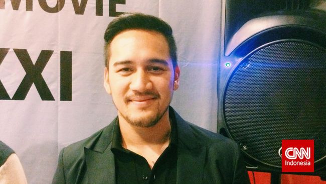 Belum menikah sampai 35 tahun tidak membuat Mario galau. Ia menghibur diri dengan berbagai kesibukan. Tapi siapa sangka, diam-diam dia punya "istri."