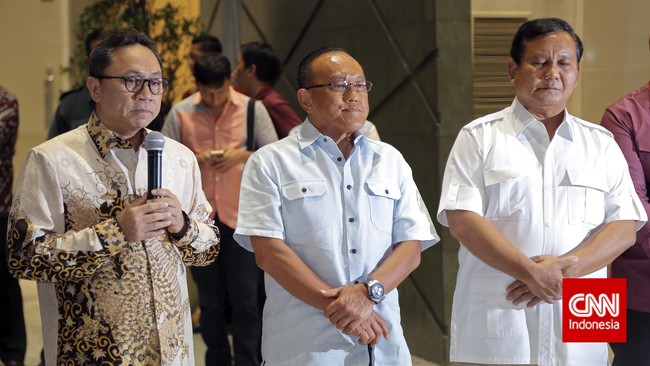 Koalisi Merah Putih yang mengusung Prabowo-Hatta dalam Pilpres lalu mengaku masih solid meski sekarang PAN mendukung pemerintahan Joko Widodo.