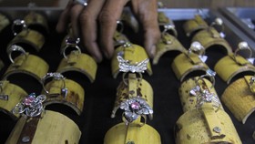 5 Rekomendasi Oleh-Oleh Khas Badung, Kain hingga Kerajinan Perak