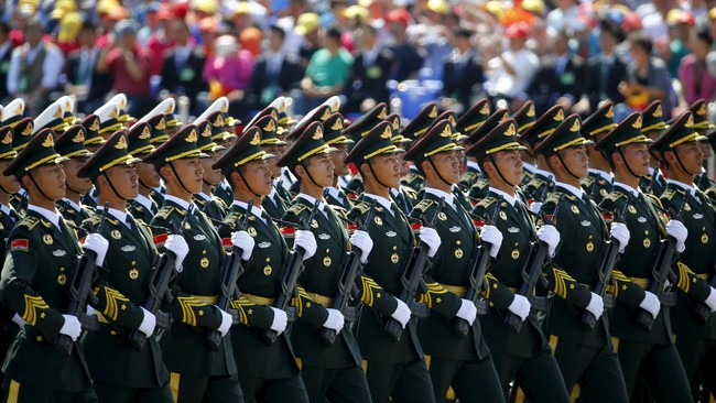 Xi Jinping dianggap terburu-buru mengambil keputusan memangkas 300 ribu personel militer tanpa konsutasi panjang terlebih dulu.
