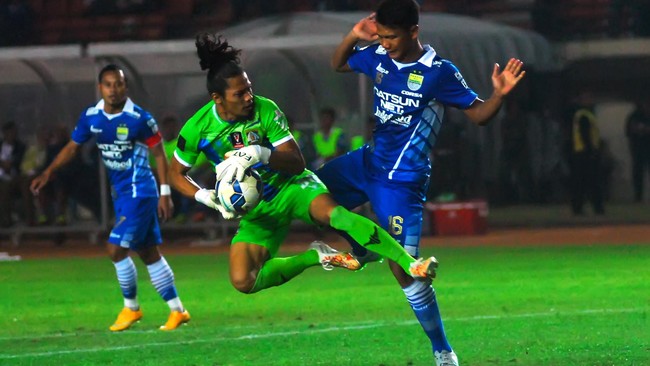 Mantan bek Persib yang kini merumput di Sriwijaya FC itu juga mengaku senang dengan sambutan positif bobotoh di Stadion Si Jalak Harupat.