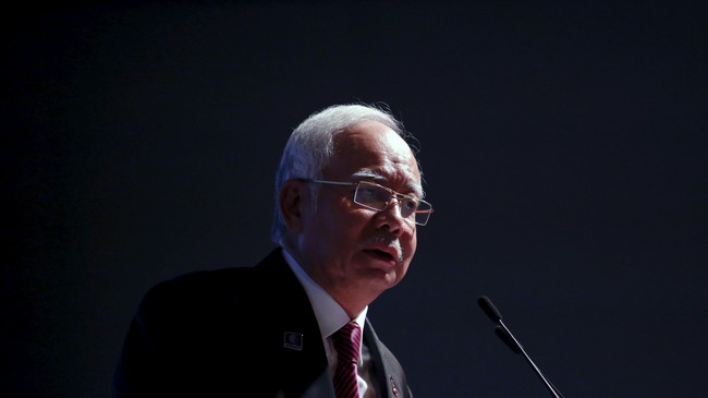 Mengomentari aksi Kaus Merah, PM Malaysia sekaligus pemimpin partai UMNO, Najib Razak menyatakan partainya bukanlah partai yang rasis.