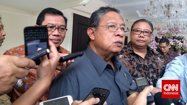 Pemerintah akan menyederhanakan pelaksanaan 154 peraturan yang menghambat kegiatan ekonomi. membuat kebijakan baru di bidang perumahan, dan sebagainya.