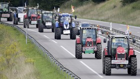 Protes Petani, Ratusan Traktor Akan Banjiri Paris