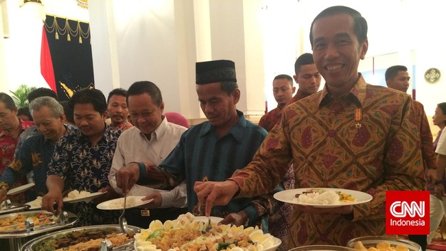 Jokowi mengaku ingin mendengar langsung keluhan masyarakat terutama dari para pedagang pasar tradisional.