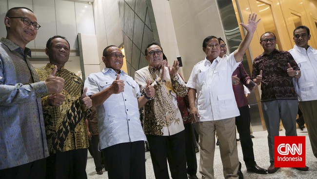 Usia KMP sudah diramalkan bakal berakhir seumur jagung. Satu persatu partai yang tergabung dalam koalisi besutan Prabowo Subianto merapat ke pemerintah.