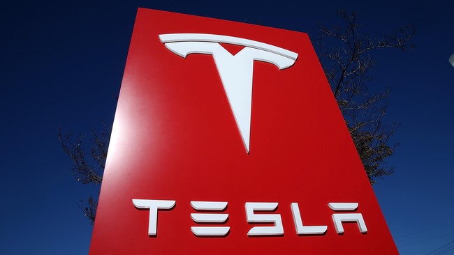 Semua mobil listrik Tesla nantinya akan dilengkapi 8 unit kamera 360 derajat yang mampu menampilkan objek hingga 250 meter dan 12 sensor ultrasonic.
