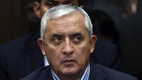 Diduga Korupsi, Presiden Guatemala Mundur dan Ditahan