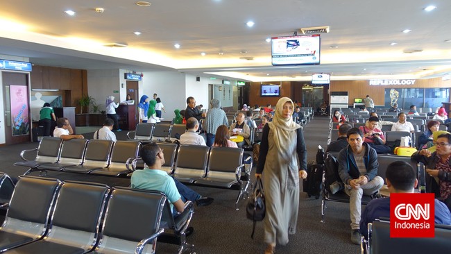 Pesawat yang tergelincir adalah Learjet tipe LJ31 milik PT National Air Charter. Tergelincirnya pesawat terjadi ketika hujan mengguyur bandara.
