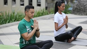 Relaksasi Melalui Yoga dan Aromaterapi