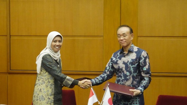 Sebagai informasi, Presiden Jokowi telah memutuskan proyek kereta cepat untuk diselesaikan secara bisnis oleh Badan Usaha Milik Negara (BUMN).
