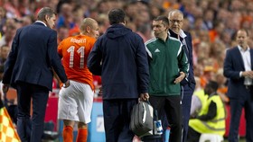 Kalah dan Kehilangan Robben, Belanda Terancam