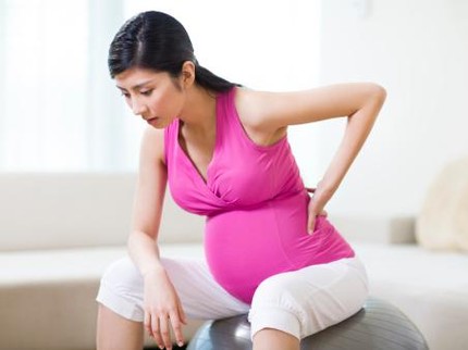 Sakit Punggung saat Hamil Trimester 3, Normalkah? Kenali Penyebab dan Cara Mengatasinya