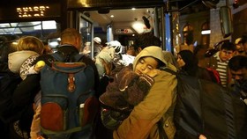 Hungaria 'Menyerah', Imigran Naik Bus ke Austria