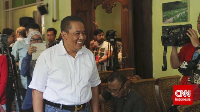 Dicemooh soal latar belakang keluarganya sudah menjadi hal yang biasa untuk Anang. Menurutnya, keberhasilan tak perlu digemborkan ke orang-orang.