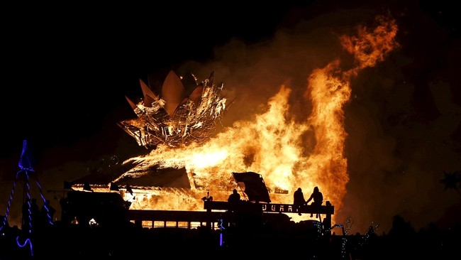 Nevada Menyala-nyala Saat Digelar Festival Burning Man