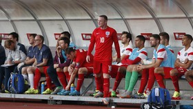 Rooney Sama Suburnya dengan Sir Bobby Charlton