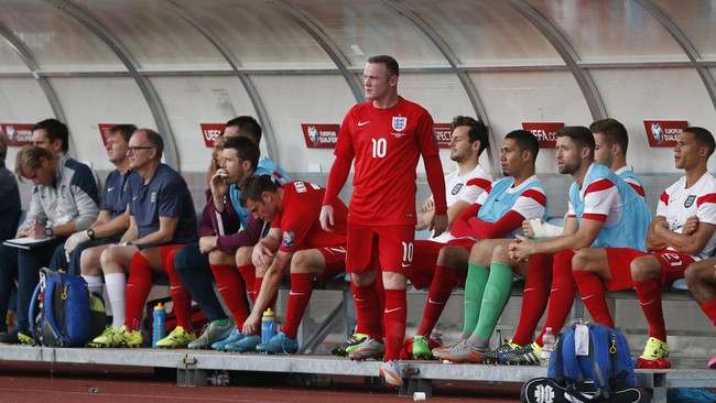 Wayne Rooney menyamai rekor Sir Bobby Charlton sebagai pencetak gol terbanyak timnas Inggris lewat satu gol yang diciptakannya saat melawan San Marino.