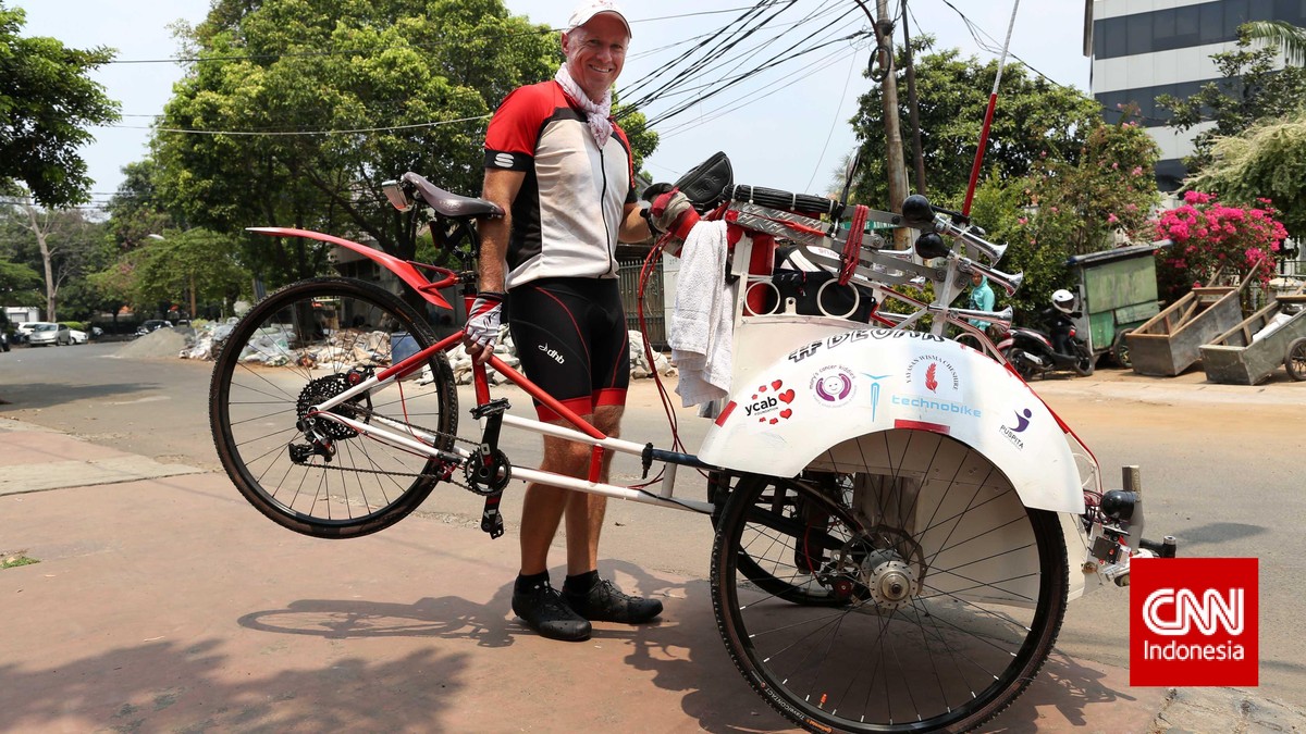 Aksi Kayuh Becak Menggalang Dana Amal #BecakTerus