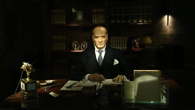 Kemal Ataturk adalah tokoh besar yang telah membebaskan Turki dari belenggu penjajahan. Kuburan Ataturk dibuat luar biasa megah, yang dibangun dalam 9 tahun.