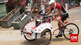 Aksi Kayuh Becak Menggalang Dana Amal #BecakTerus