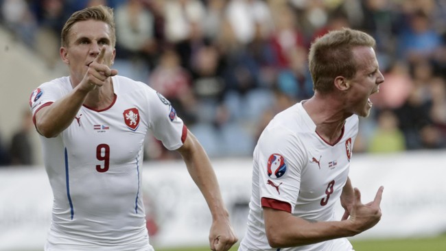 Republik Ceko menjadi tim kedua yang lolos ke putaran final Piala Eropa 2016 dari jalur kualifikasi setelah mengalahkan Latvia 2-1 di Stadion Skonto.