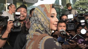 Usai Sambangi KPK, Ayu Azhari Mengaku Ikhlas Uangnya Disita