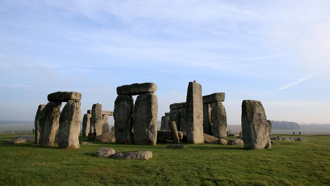 Di Inggris, situs bersejarah Stonehenge dan Carn Menyn terancam atas keberadaan pengutil yang merampok batu mereka untuk dijual.