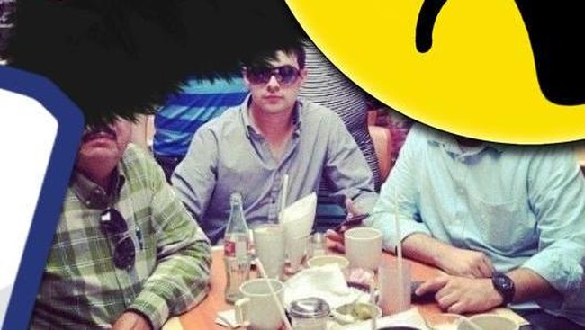 Putra kepala kartel Sinaloa, El Chapo Guzman, diduga membocorkan lokasi ayahnya melalui sebuah foto yang diunggah ke akun Twitter-nya.