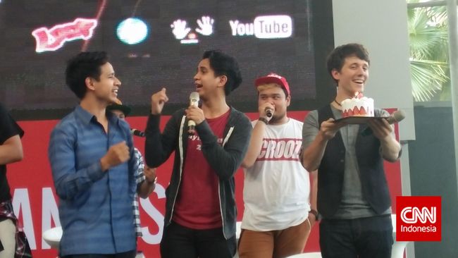 Berbarengan dengan konferensi pers YouTube Fanfest 2015 di Jakarta, Senin (7/9) Kurt Schneider merayakan ulang tahun ke-27.