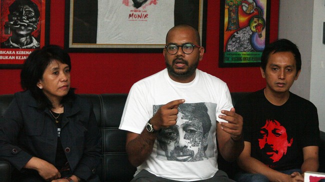 Muncul dukungan kepada Haris Azhar dalam tagar #SayaPercayaKontras yang disebarkan lewat akun Twitter dan Facebook, mulai hari ini.