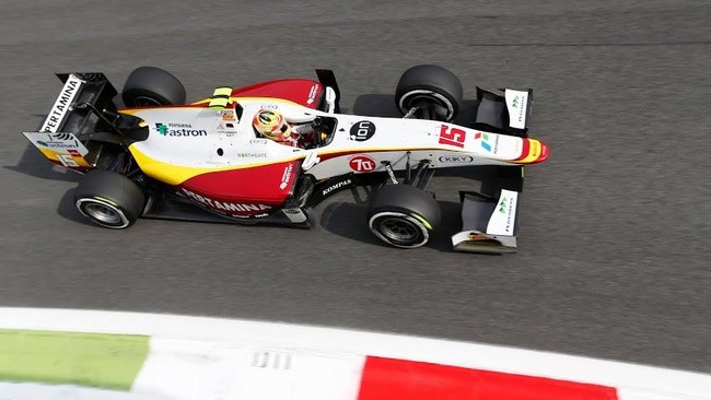 Manor Racing dimiliki seorang Wirausahawan Terbaik Inggris 2014, tapi tak mau menggelontorkan dana untuk pebalapnya sendiri. Mengapa?