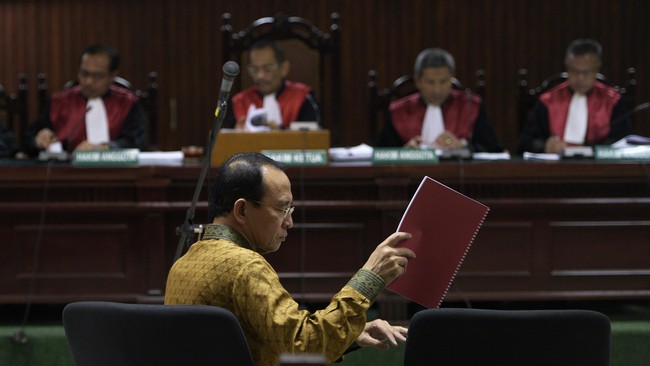 Khana diberi jatah sebagai seorang petugas haji meski ia bukanlah pegawai negeri sipil.