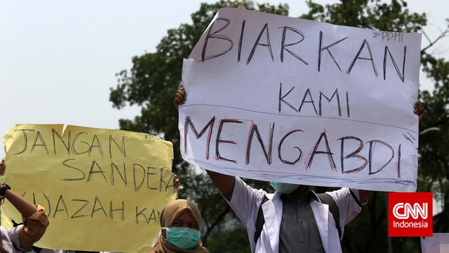 Pergerakan Dokter Muda Indonesia dan Pusat Perhimpunan Dokter Umum Indonesia menuding ijazah ribuan dokter muda yang telah lulus, ditahan.