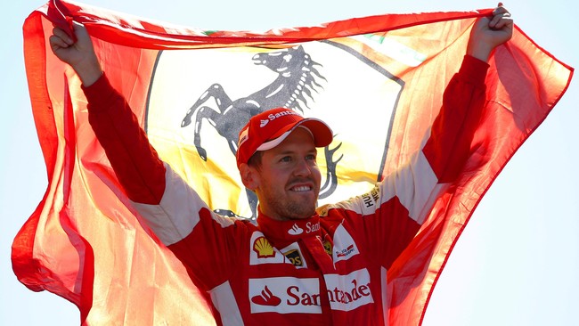 Sebastian Vettel memiliki catatan waktu lebih cepat setengah detik dibandingkan Juara Dunia 2014 dan 2015, Lewis Hamilton dalam tes pramusim hari pertama.