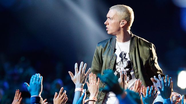 Fat Joe, rapper sekaligus produser musik, mengaku menyesal telah menolak demo musik Eminem yang dikirim sebanyak enam kali kepadanya.
