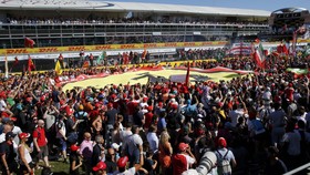 Riuh Tifosi di Katredal Kecepatan Monza